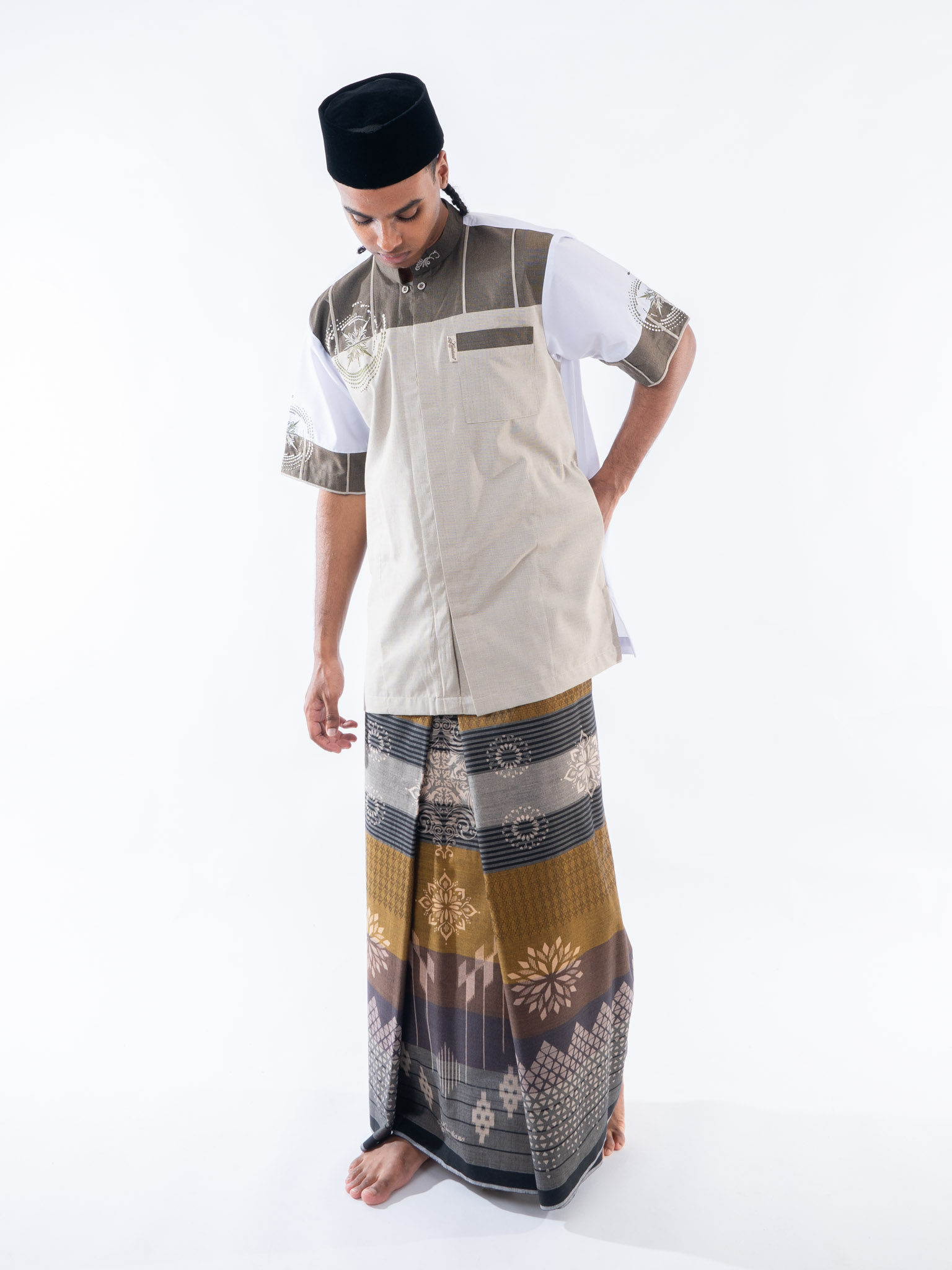 KAMILIANO SARUNG GOLD 133 GRAY 1